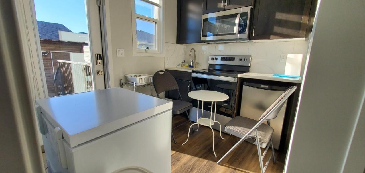 Delightful 1-Bedroom Private Suite In A New Home Calgary Exterior photo